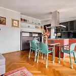Hostmate - - Burlamacchi Grand *