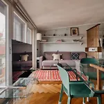 Hostmate - - Burlamacchi Grand *
